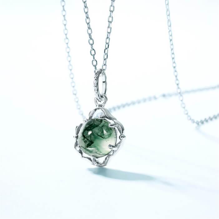 Easy Style Moss Agate Pendant Necklace in Sterling Silver 