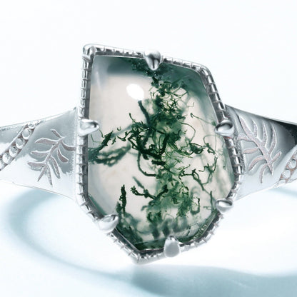 Vintage Irregular Shape Moss Agate Ring in Sterling Silver detail