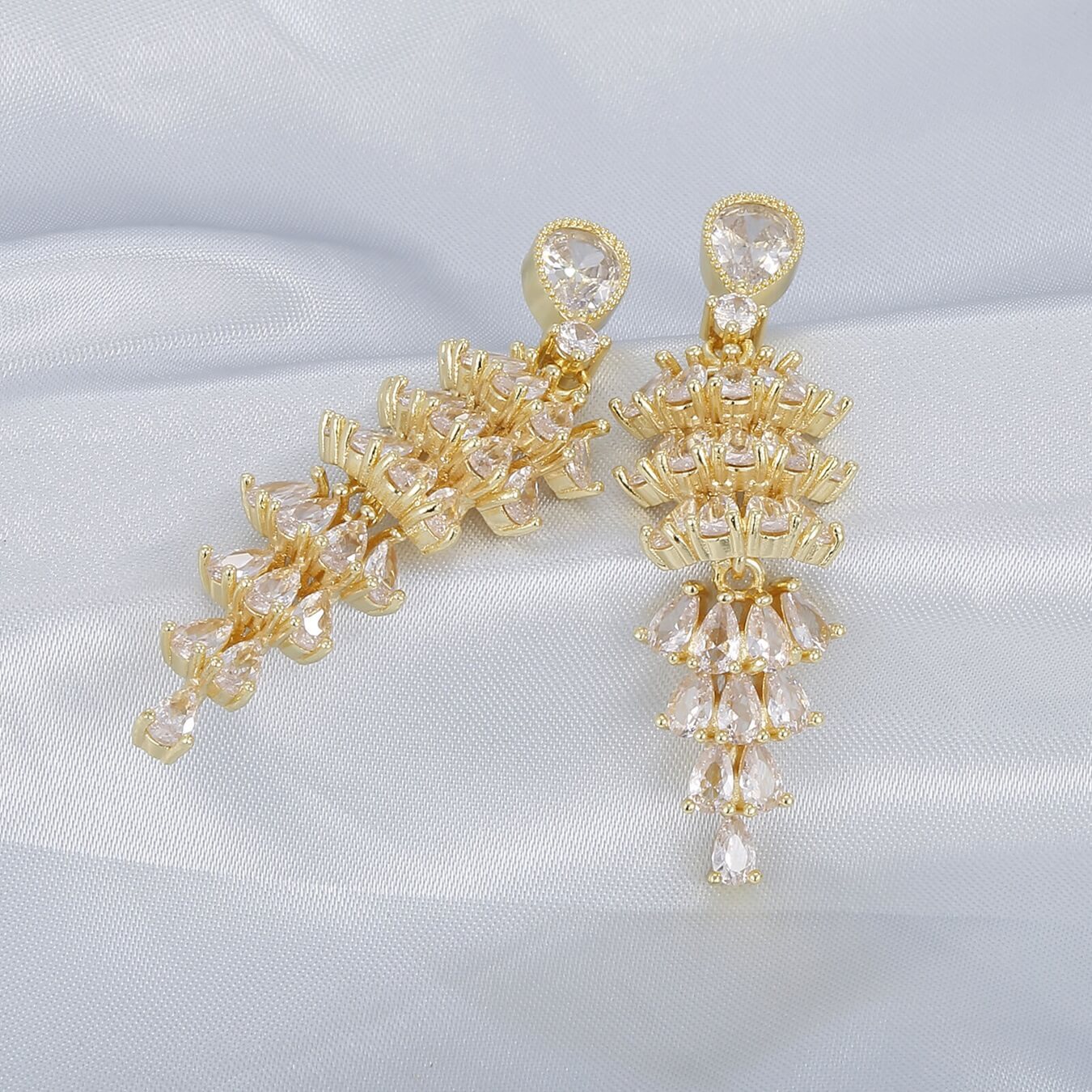 FEELIVE Luxurious Christmas Tree Shaped Zircon Drop Earrings