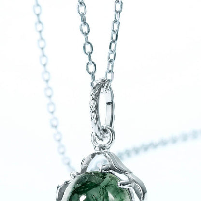 Easy Style Moss Agate Pendant Necklace in Sterling Silver detail