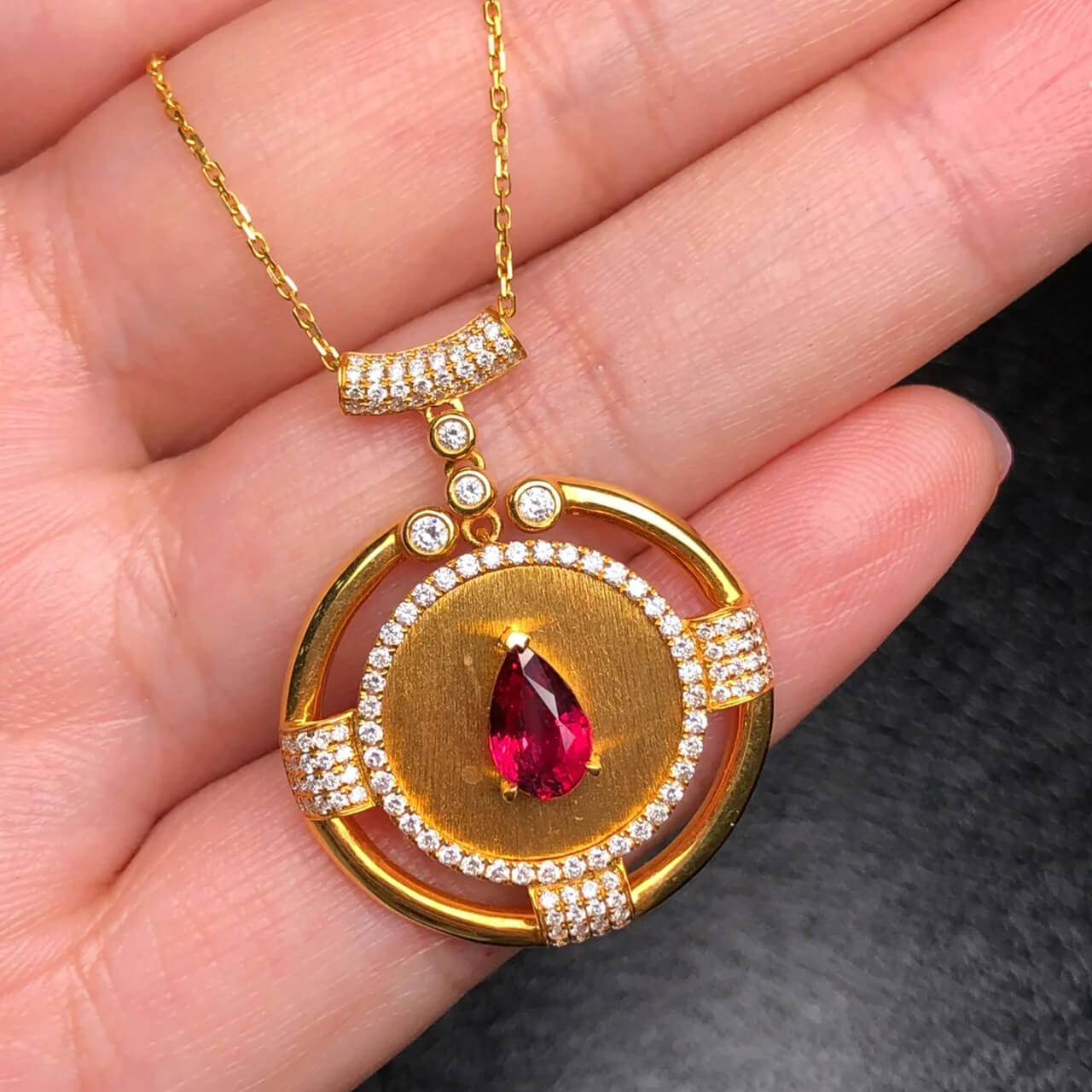 FEELIVE Vintage Pear Cut Imitation Pigeon Blood Ruby Round Pendant