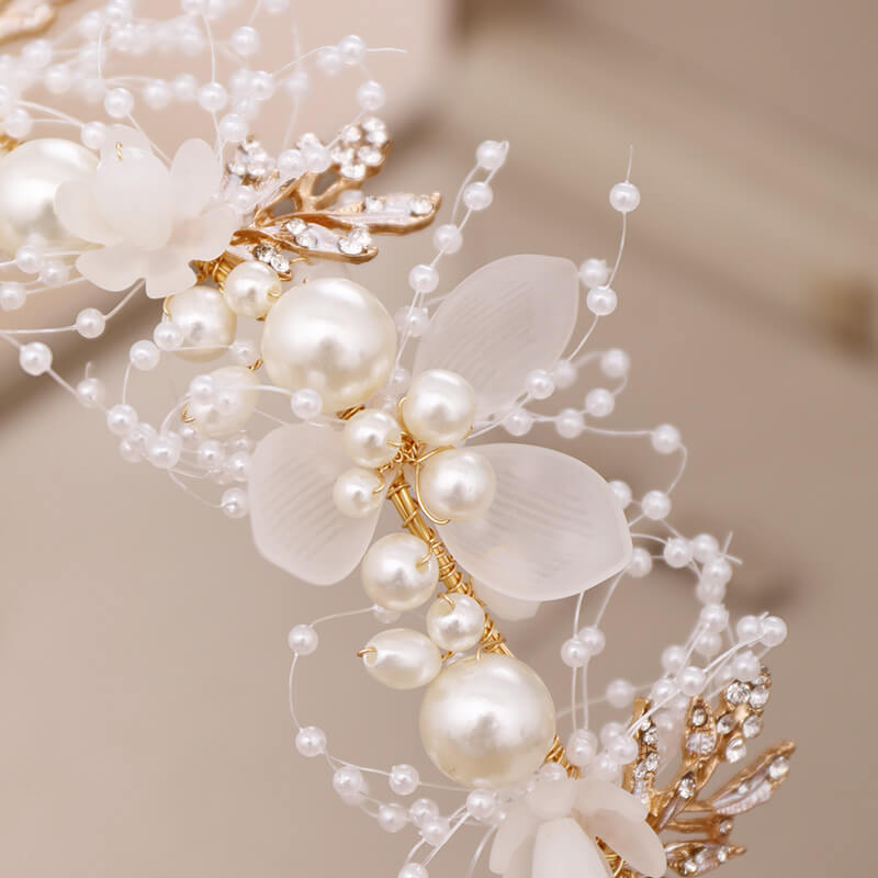 Elegant Forest Style Pearl Flower Bridal Headband detail