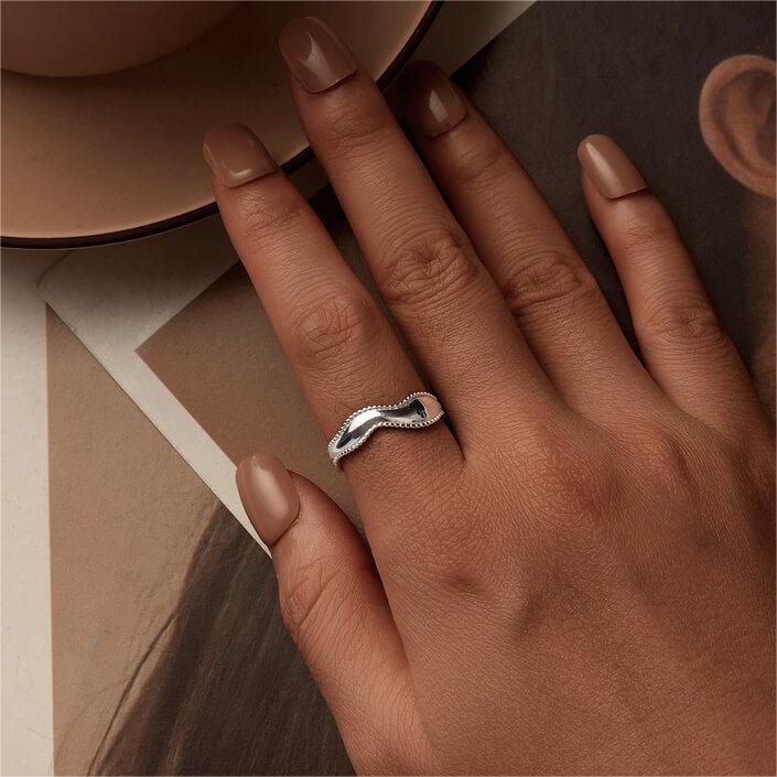 Minimalist Vintage Wave Shaped Ring in Sterling Silver model