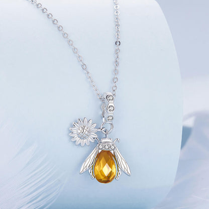 Daisy Honey Bee Gem Necklace in Sterling Silver front