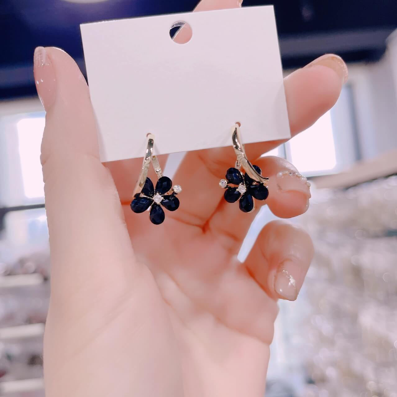 FEELIVE Elegant Black Flower Zircon Huggie Earrings