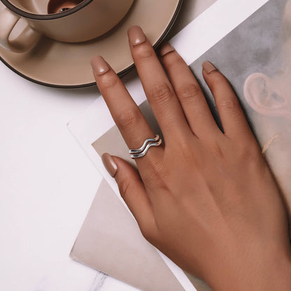 Simple Wavy Curve Ring in Sterling Silver model