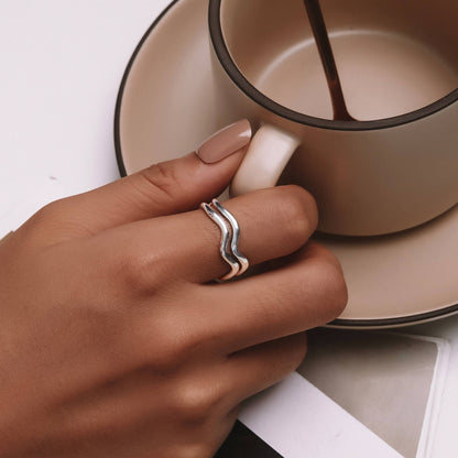 Simple Wavy Curve Ring in Sterling Silver model