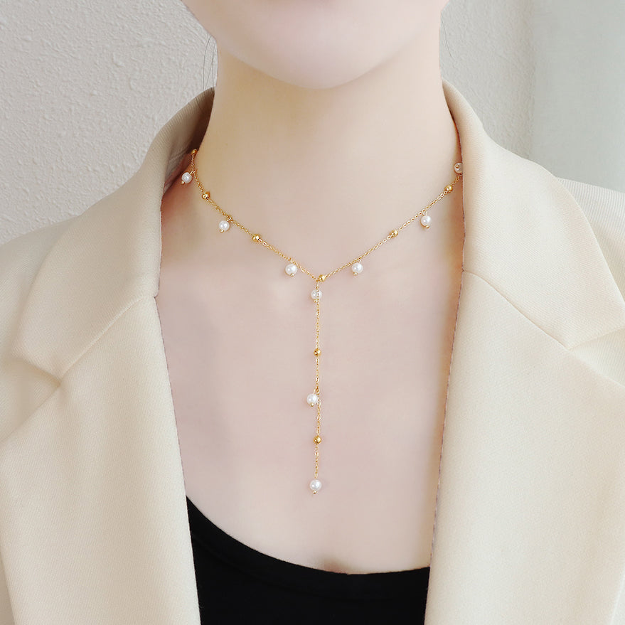 Fringe Imitation Pearl Y Necklace in Titanium model