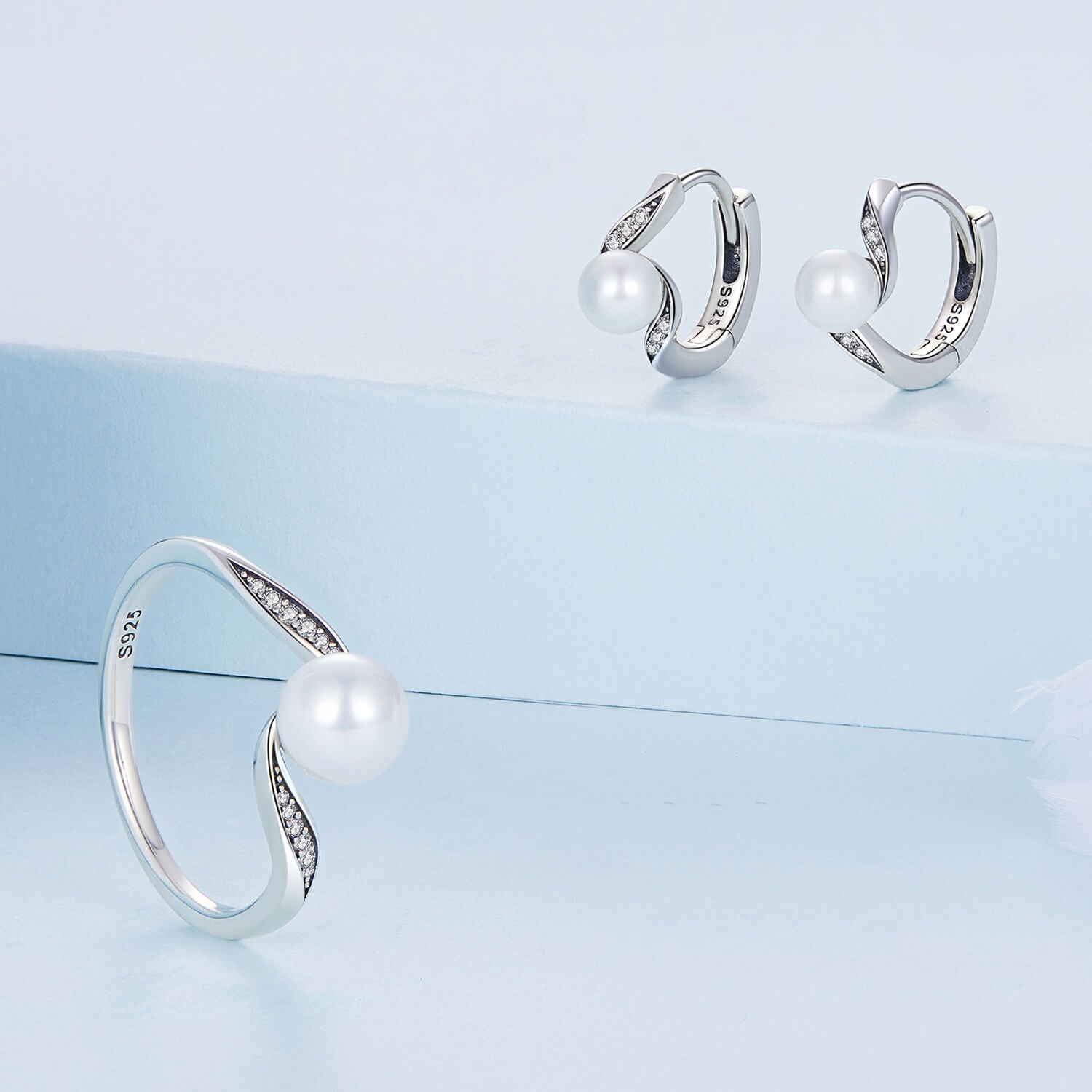 Bond Pearl Zircon Jewellery Set in Sterling Silver 