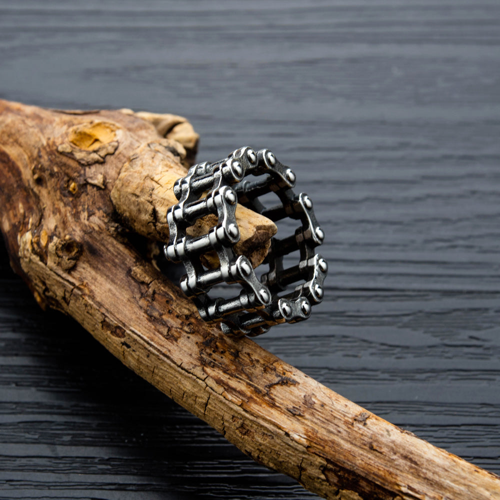 Bicycle Chain Men Ring in Titanium