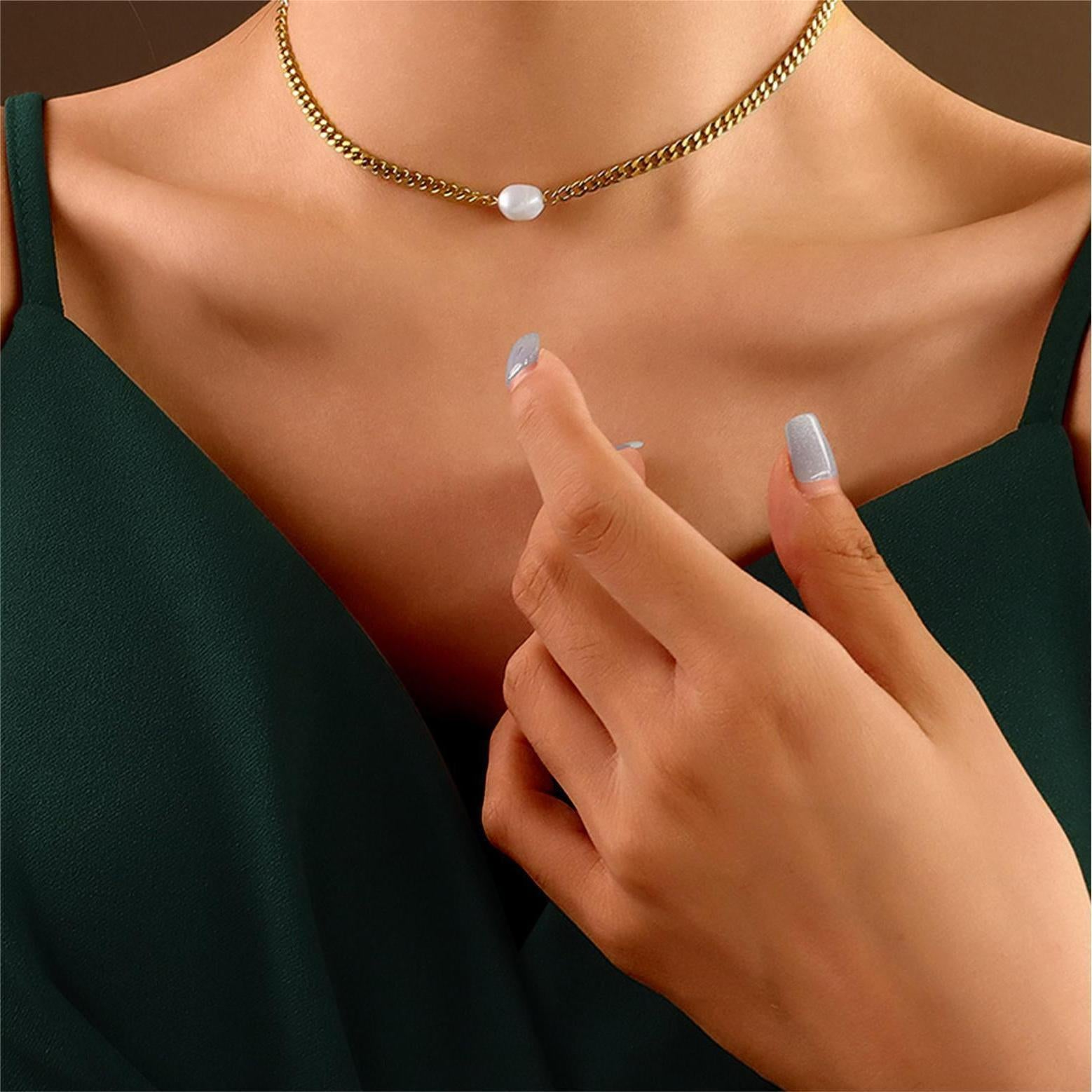 Single Pearl Gold Choker in Titanium model