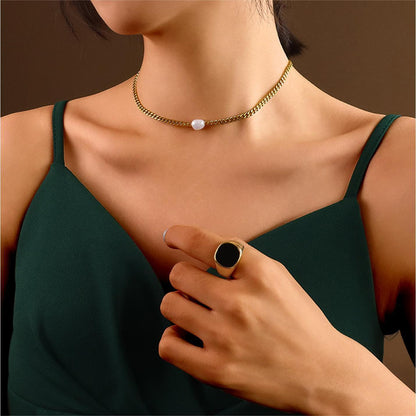 Single Pearl Gold Choker in Titanium model