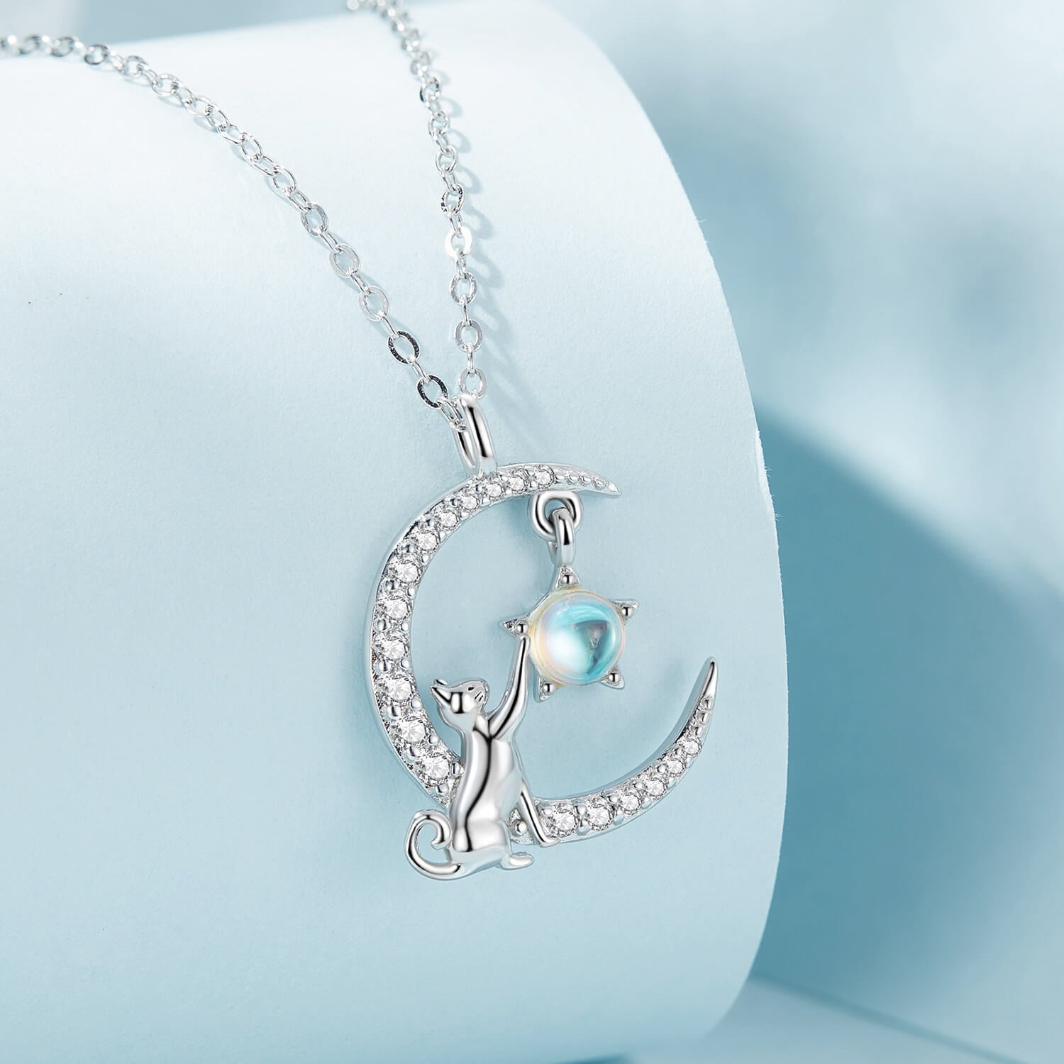 Cat Catch Star Moonstone Pendant Necklace in Sterling Silver