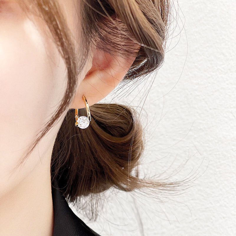 Mobius Simple Geometric Zircon Stud Earrings model